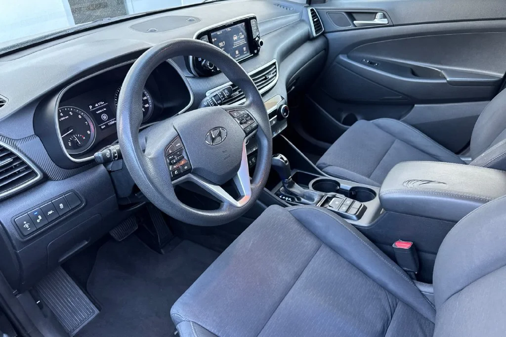 Used 2020 Noir Hyundai Value image 10