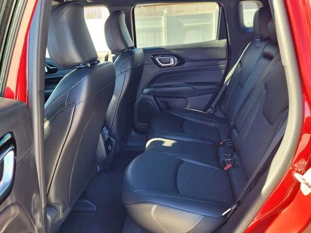 New 2026 Red Hot Pearl-Coat Exterior Paint Jeep Latitude image 11