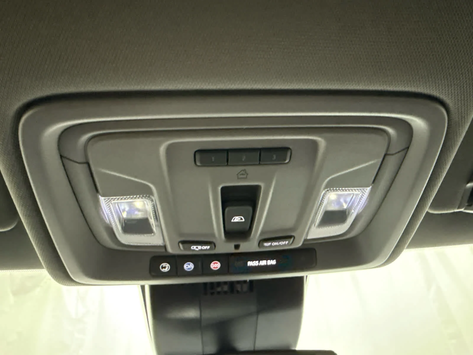 Used 2025 Summit White Chevrolet LT image 14