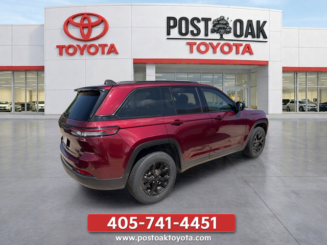 Used 2024 Red Jeep Altitude image 7