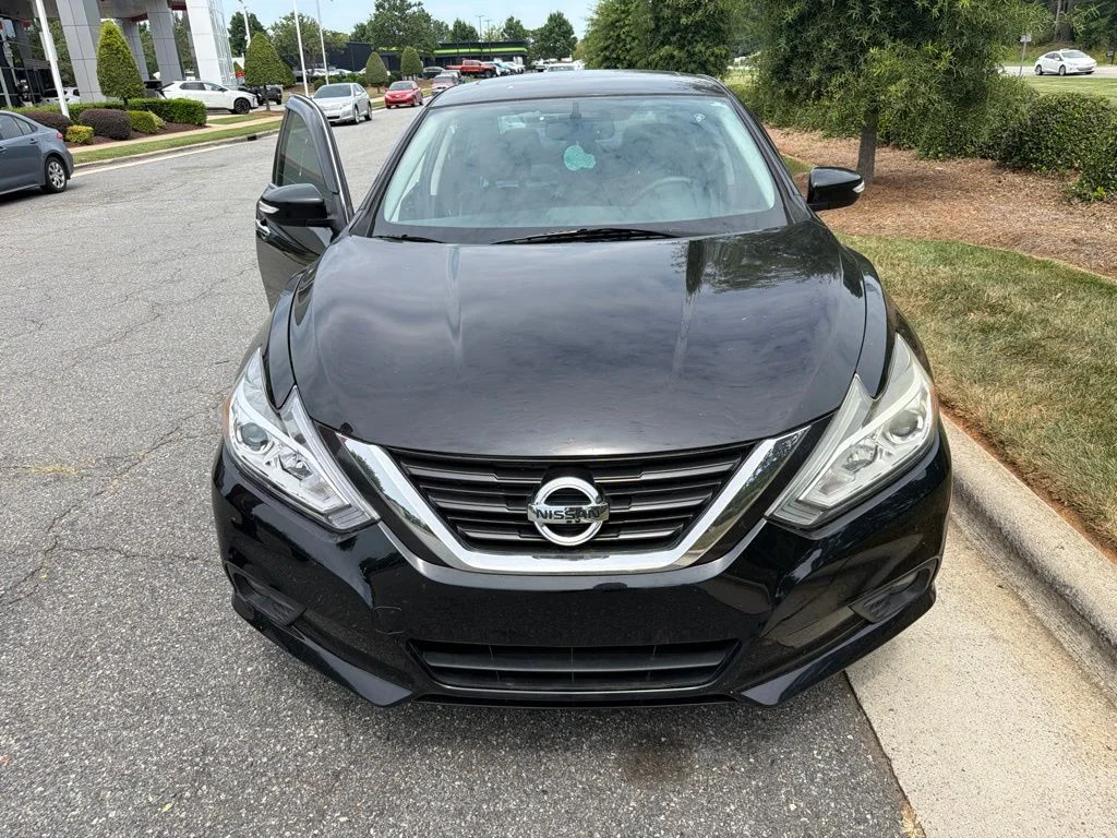 Used 2017 Black Nissan 2.5 SL image 7