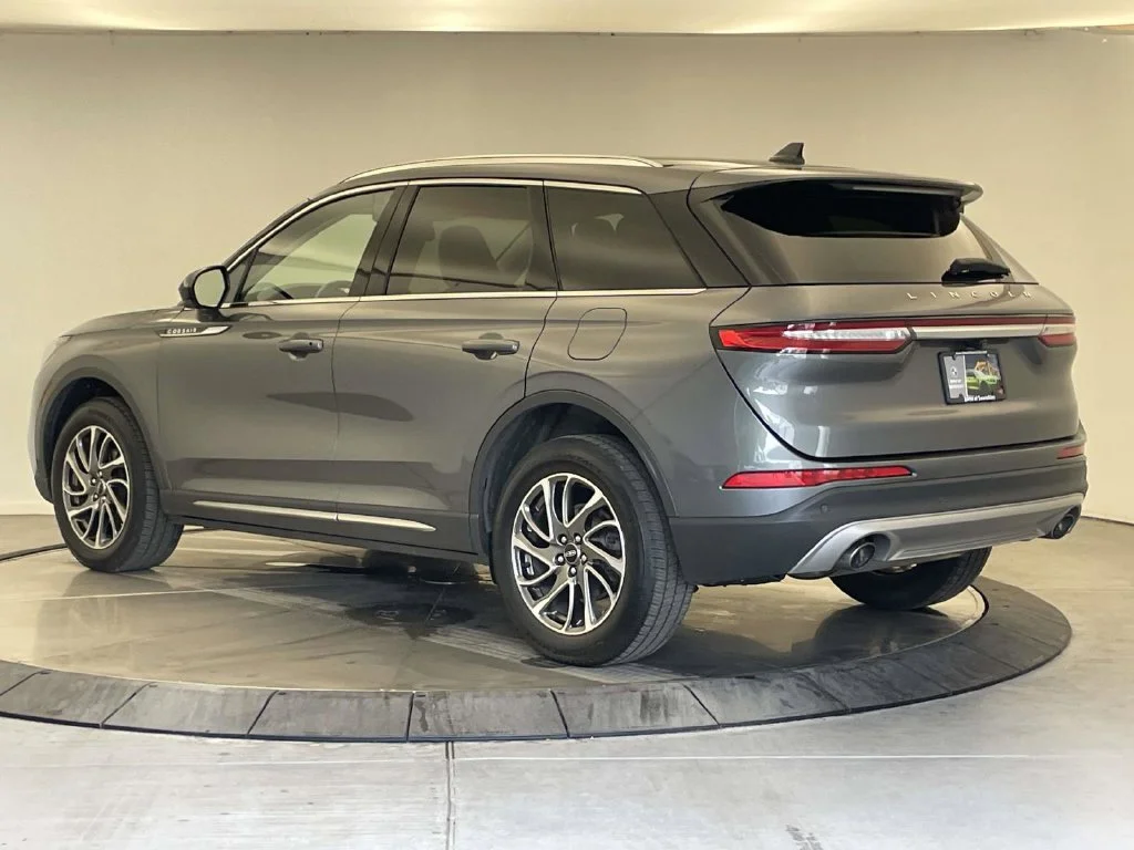 Used 2021 Gray Lincoln Standard image 3