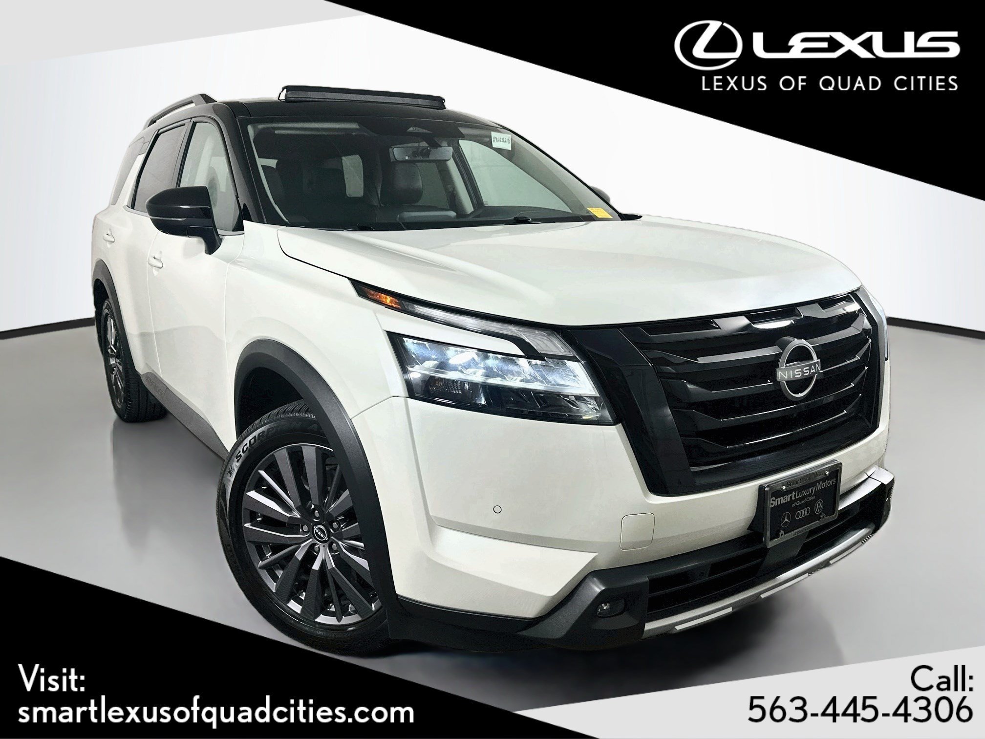 Used 2023 Pearl White Tricoat/Super Black Nissan SL image 1