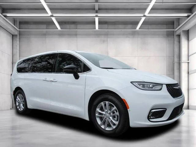 2026 Chrysler Pacifica Select's photo