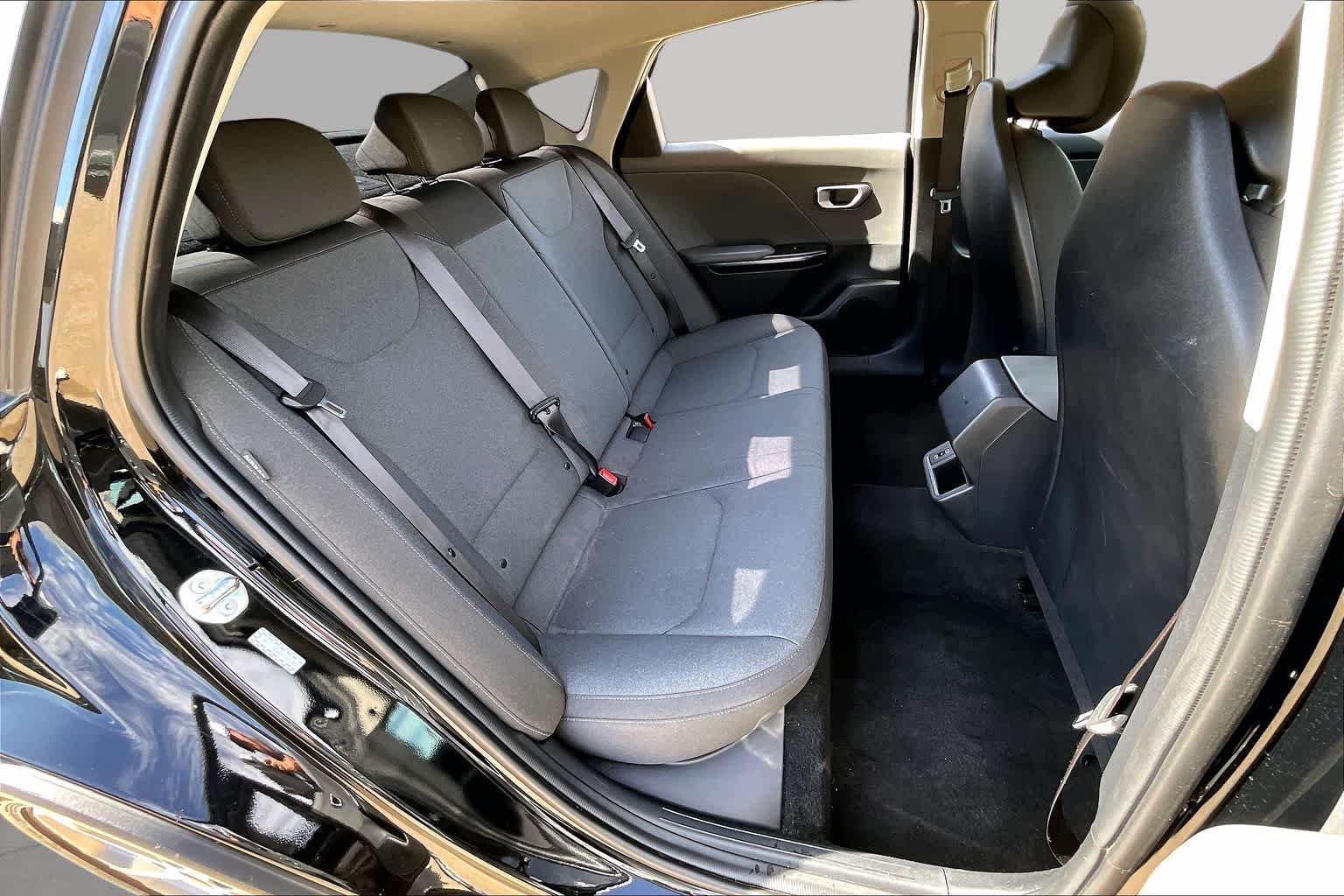 2025 Kia K4 LXS - Photo 17