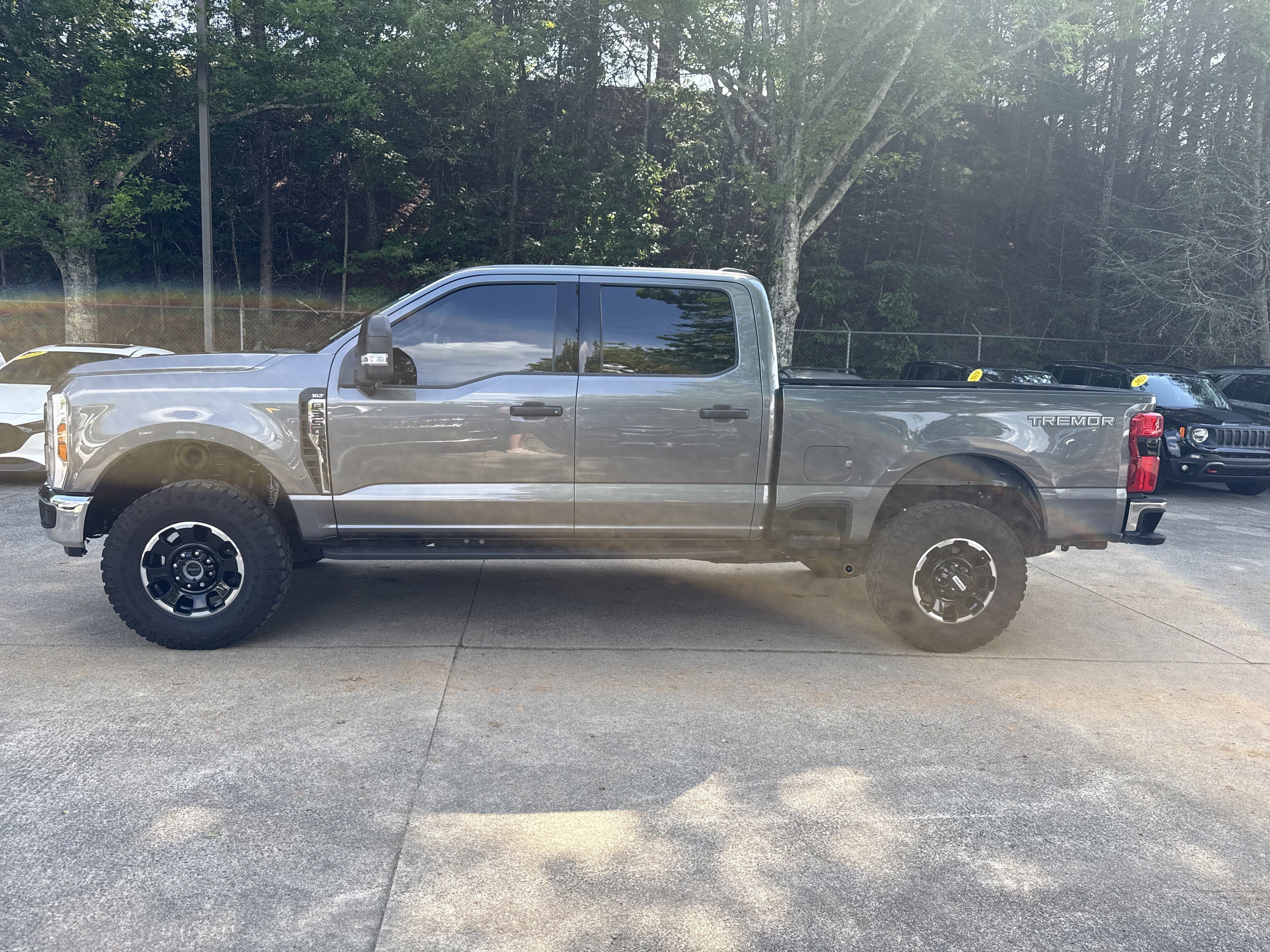 Used 2025 Gray Metallic Ford XLT image 4