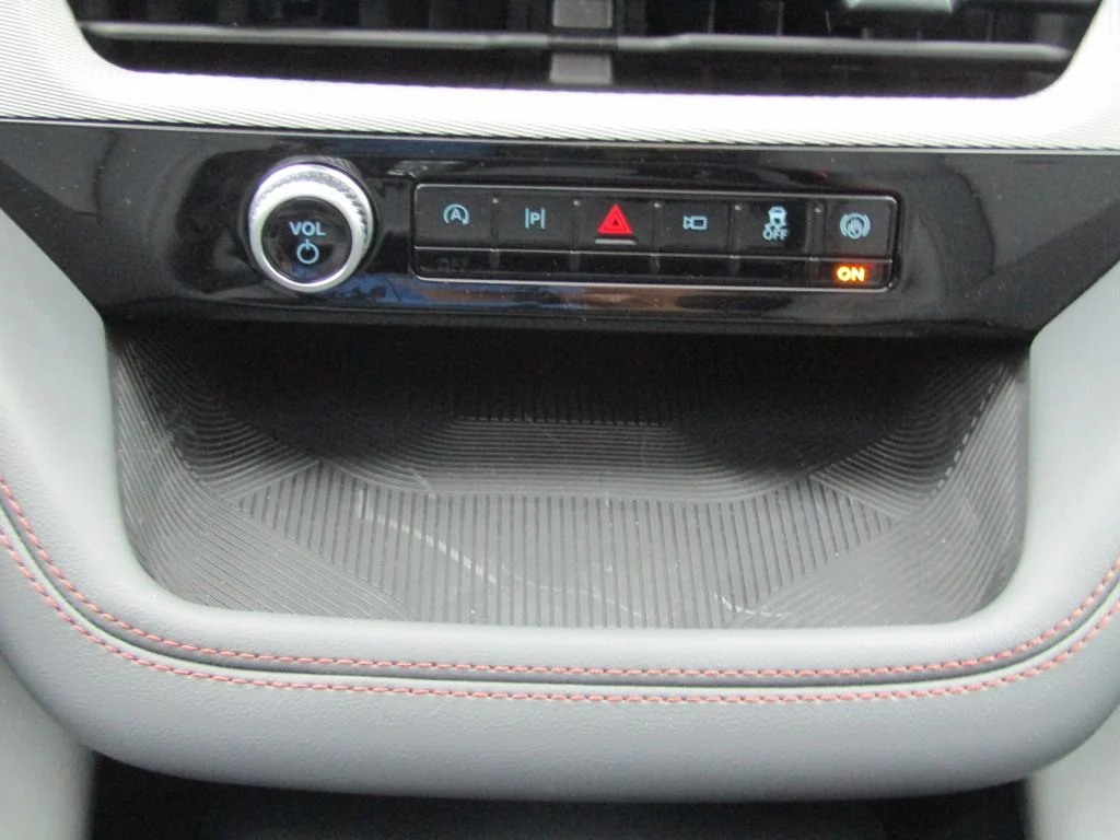 New 2026 Star White Metallic Tri-Coat Ford Active image 13