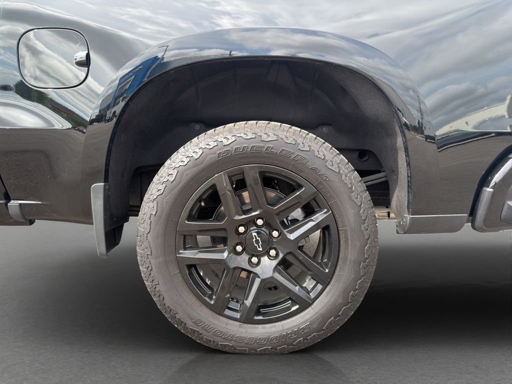 Used 2025 Black Chevrolet RST image 23