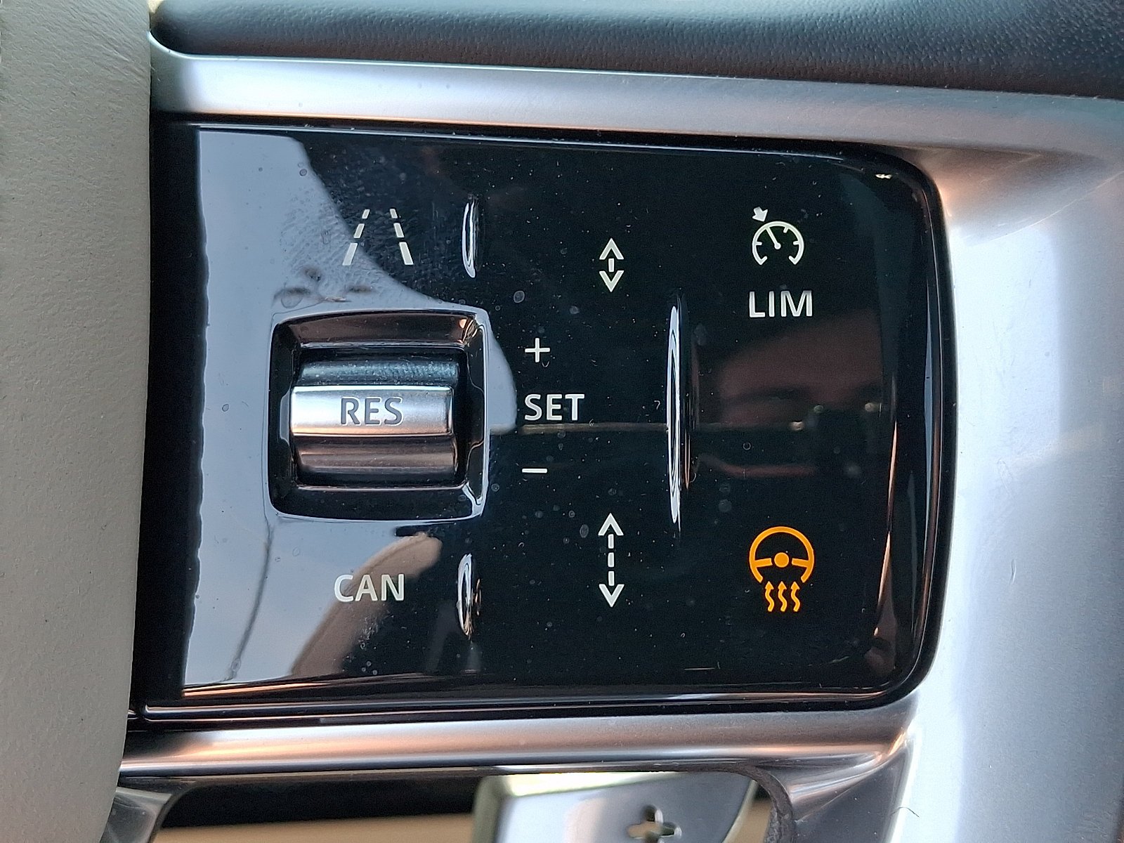Certified Used 2024 Batumi Gold Premium Metallic   1Dm Land Rover SE image 35