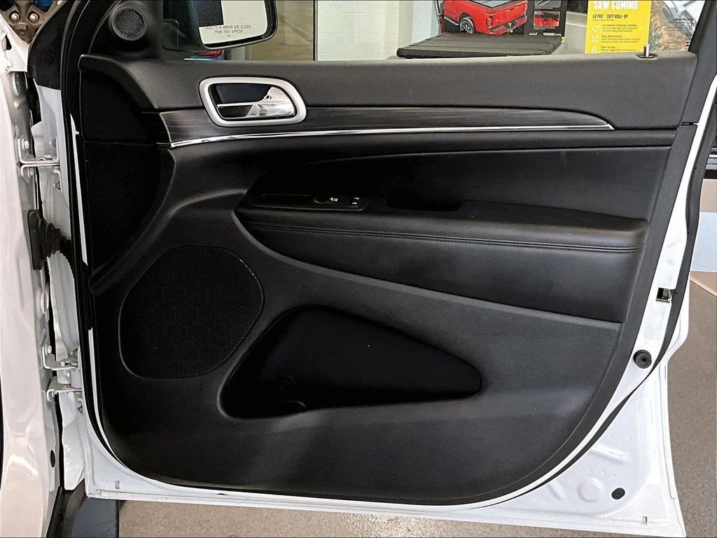 Used 2022 Bright White Clearcoat Jeep Limited image 12