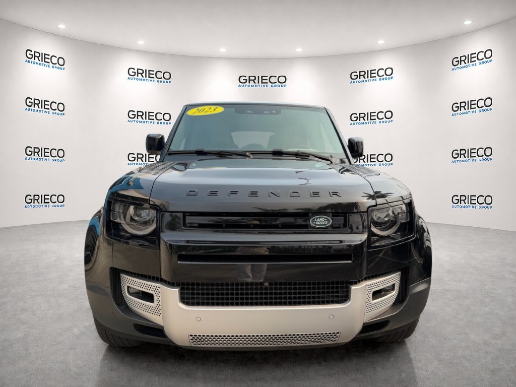 Used 2023 Black Land Rover SE image 2