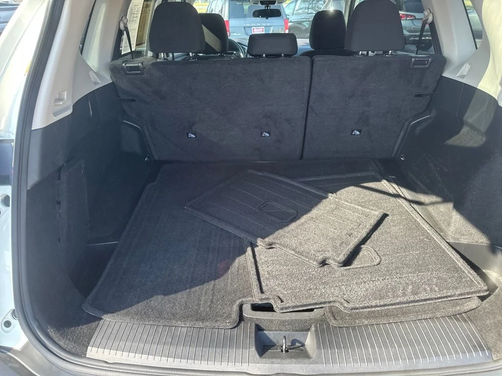 Used 2023 White Nissan S image 21