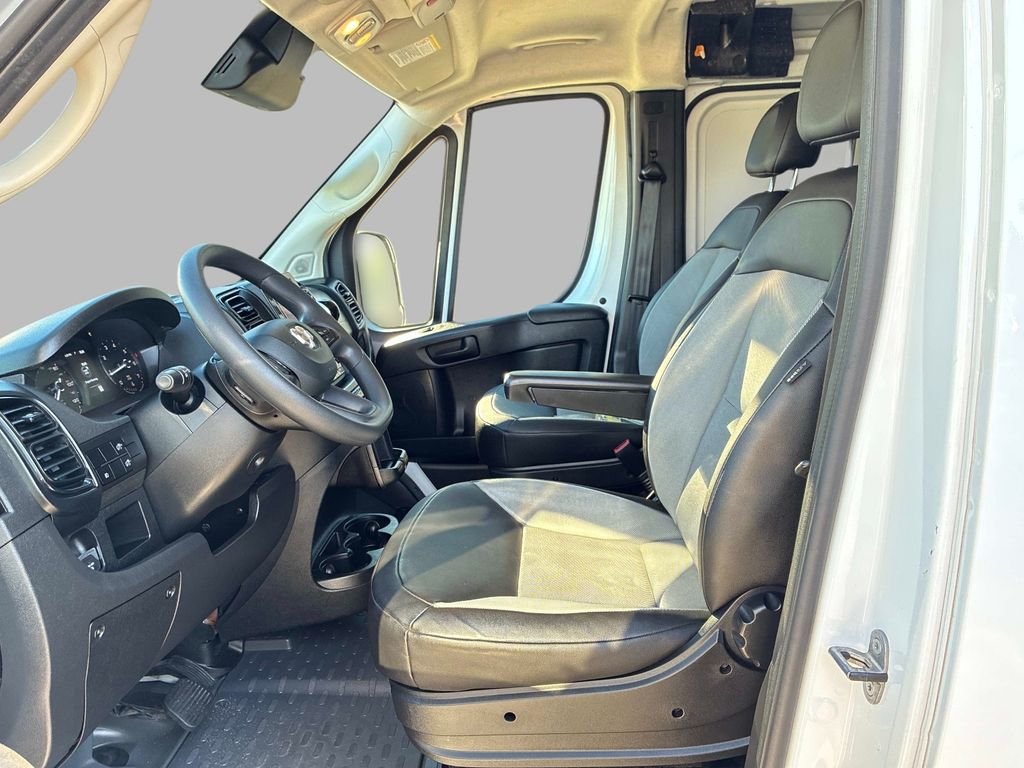 Used 2025 White Ram Base image 21