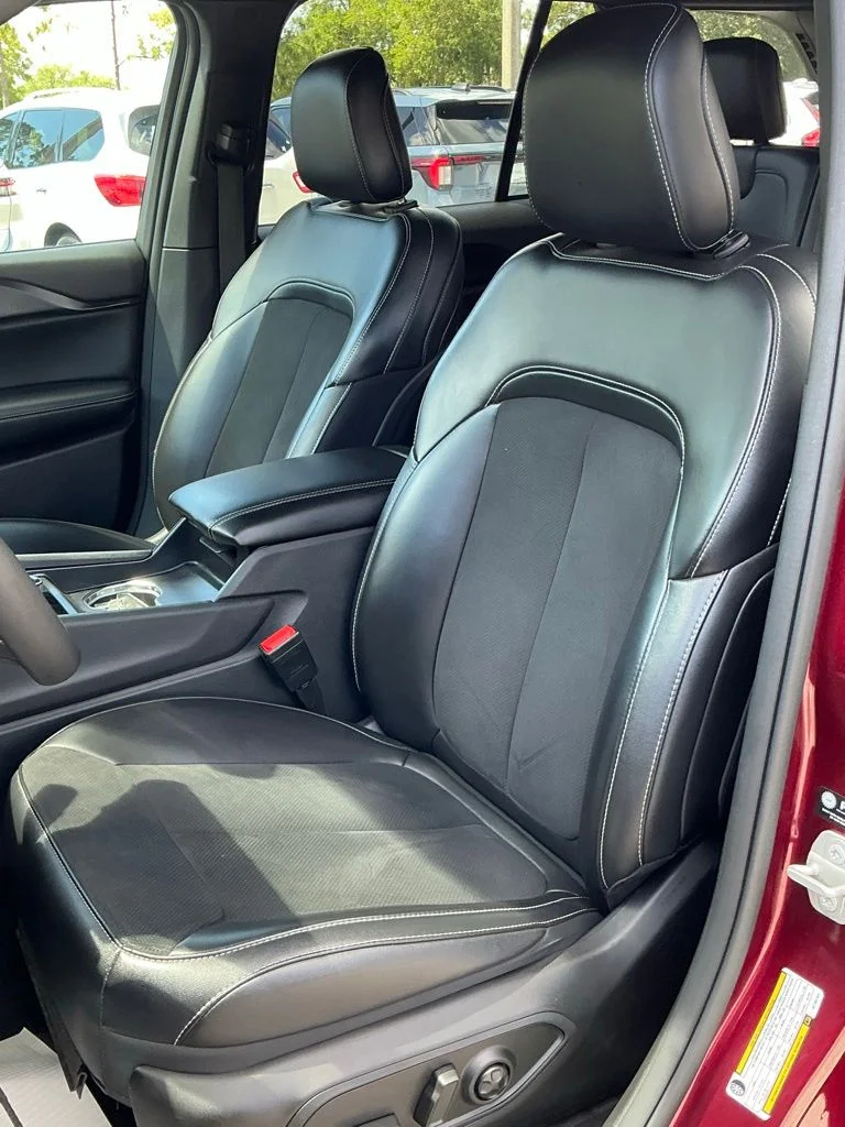 Used 2024 Red Jeep Altitude image 29