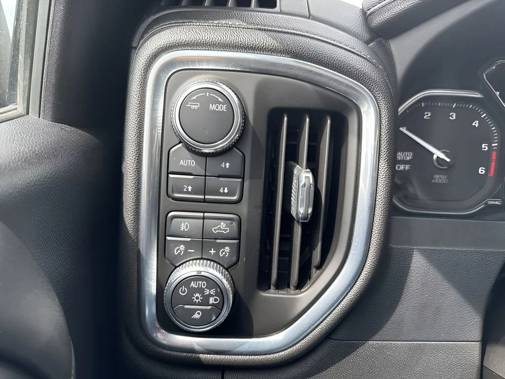 Used 2022 Onyx Black GMC Denali image 26