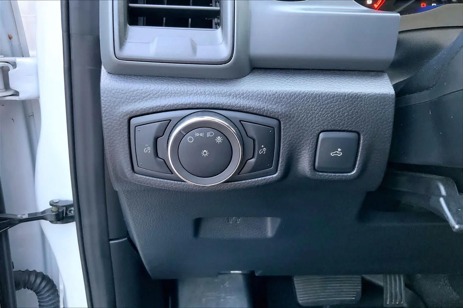 Used 2023 Oxford White Ford XL image 27