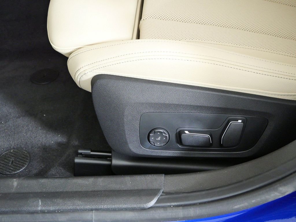 New 2026 Portimao Blue Metallic BMW 330i xDrive image 34