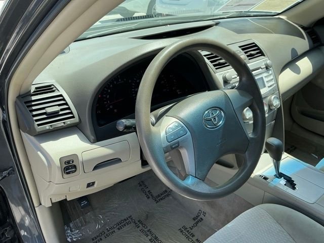 Used 2011 Gray Toyota LE image 19