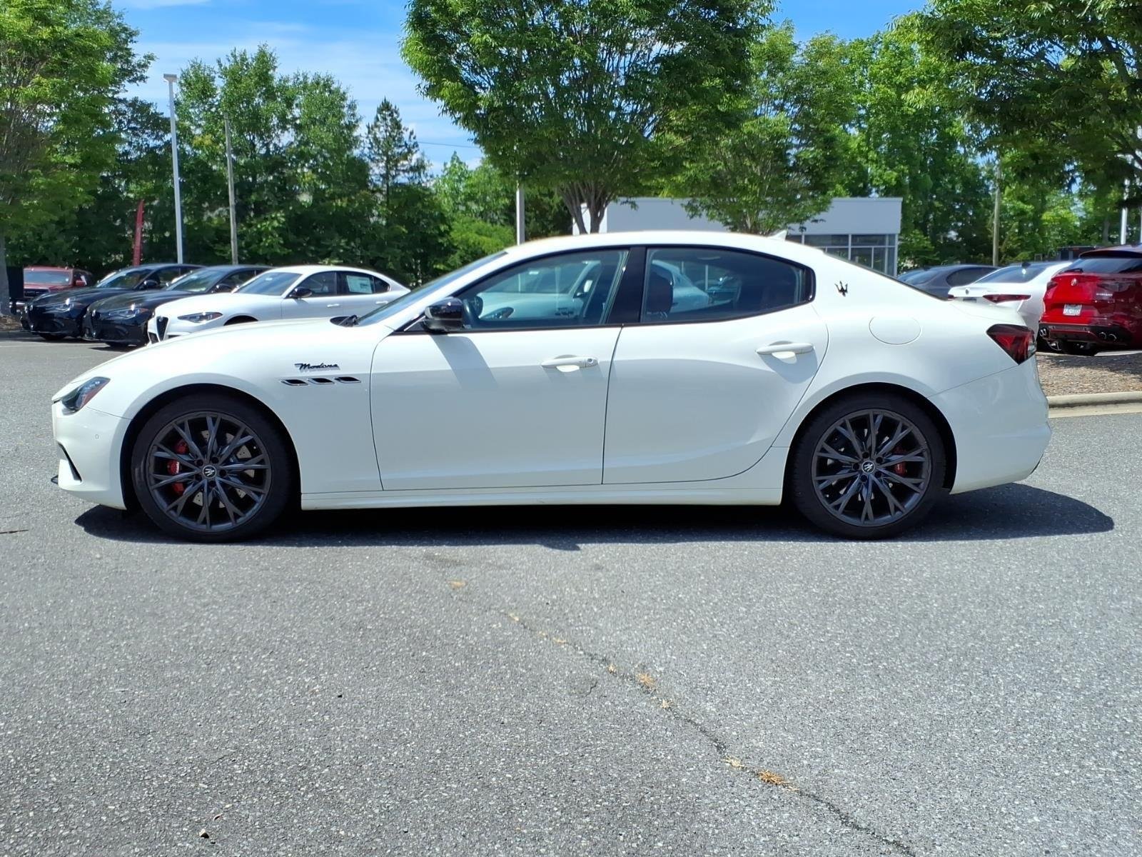 Used 2022 Bianco Maserati Modena image 3