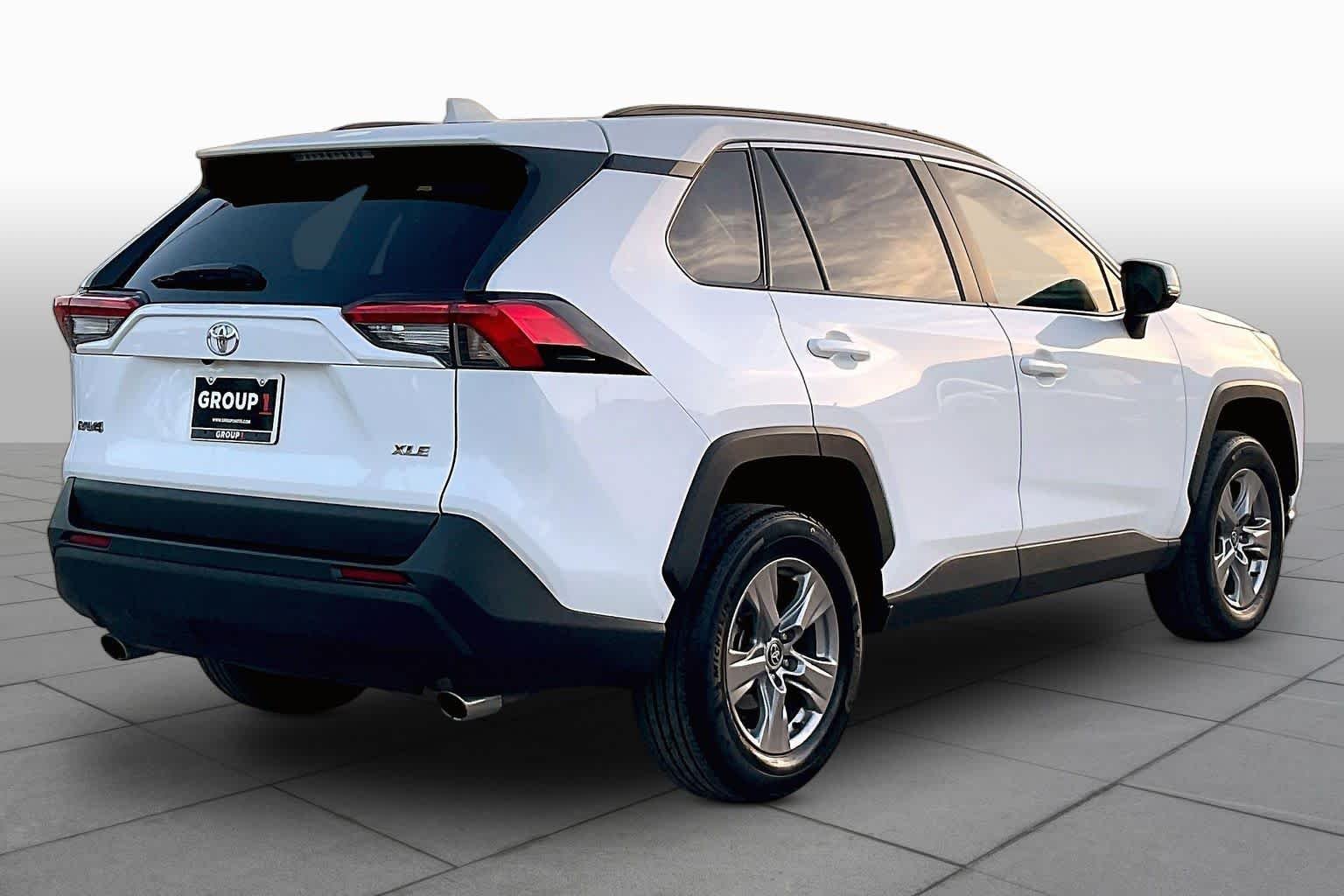 Used 2025 Ice Cap Toyota XLE image 13