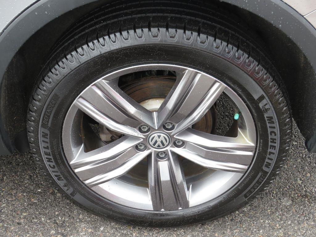Used 2020 Silver Metallic Volkswagen 2.0T SEL image 13