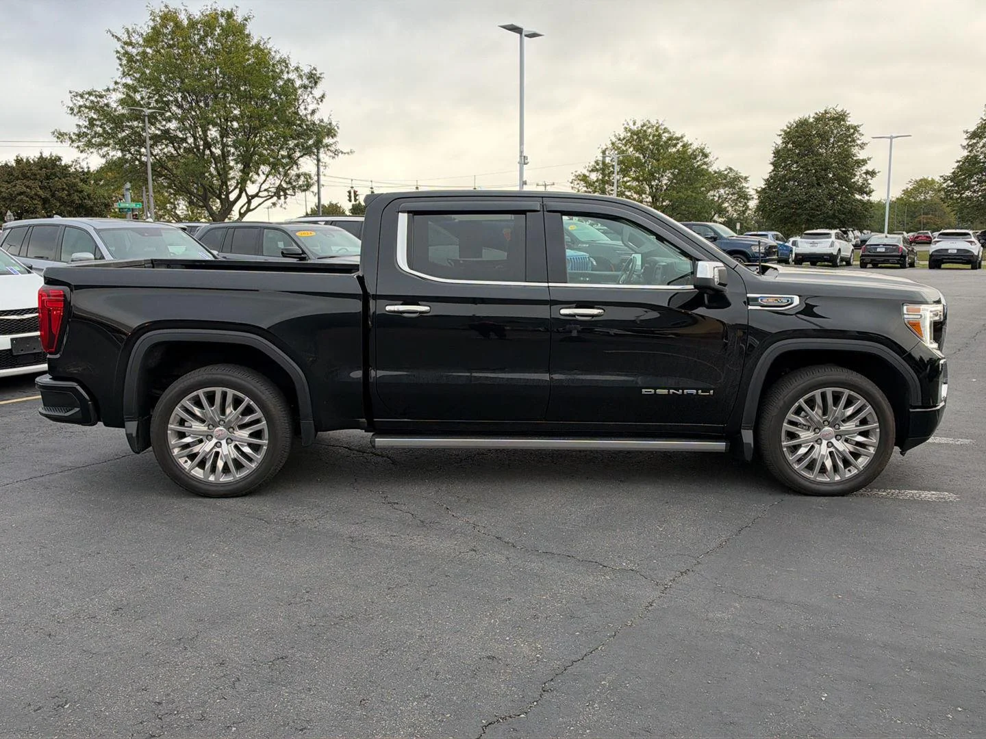 Used 2022 Onyx Black GMC Denali image 11