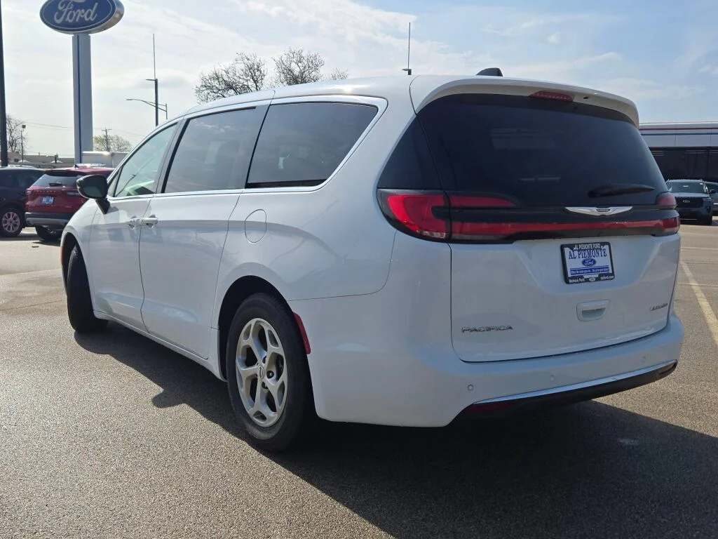 Used 2024 White Chrysler Limited image 15