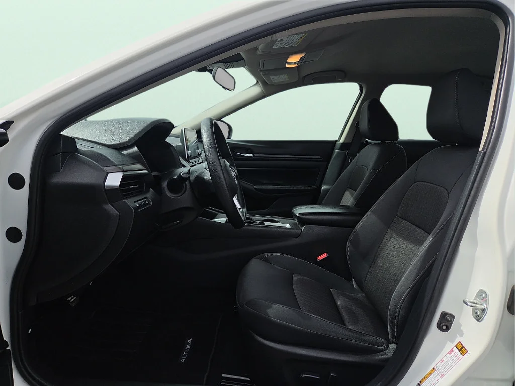 Used 2025  Nissan SV image 16