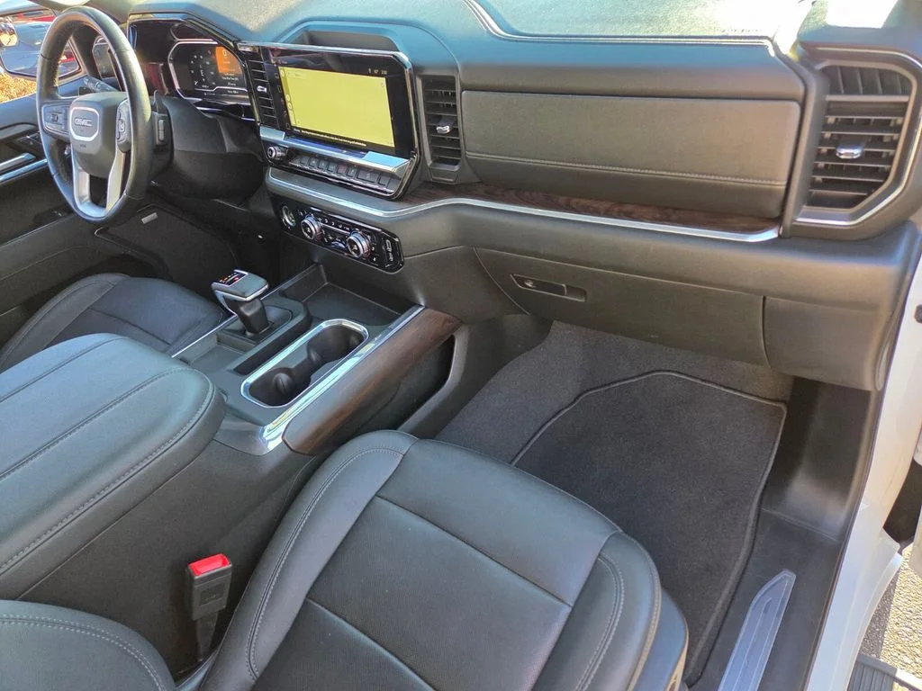 Used 2023 White GMC SLT image 20