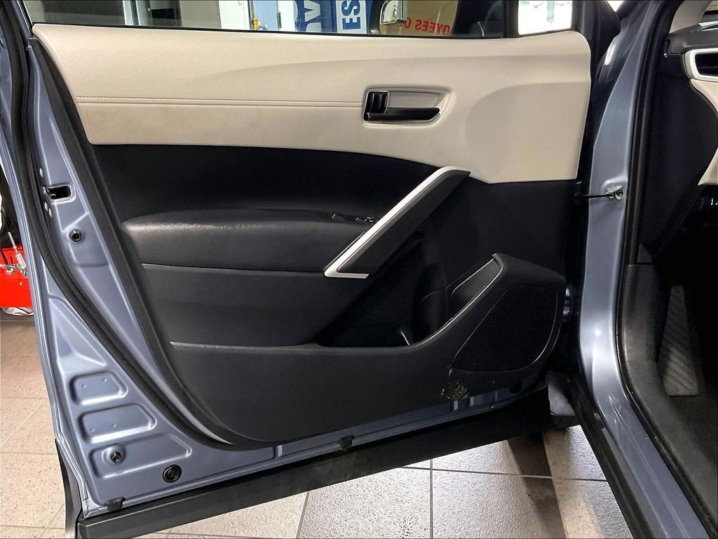 Used 2025 Celestite Toyota L image 9