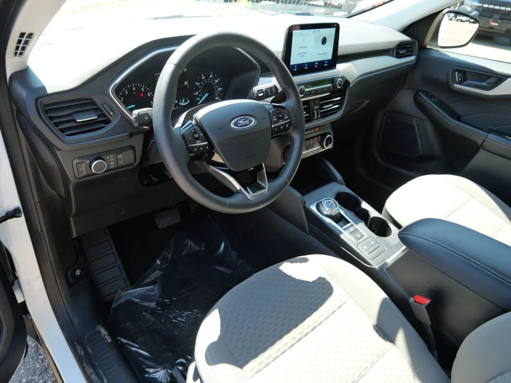 Certified Used 2022 White Ford SE image 3