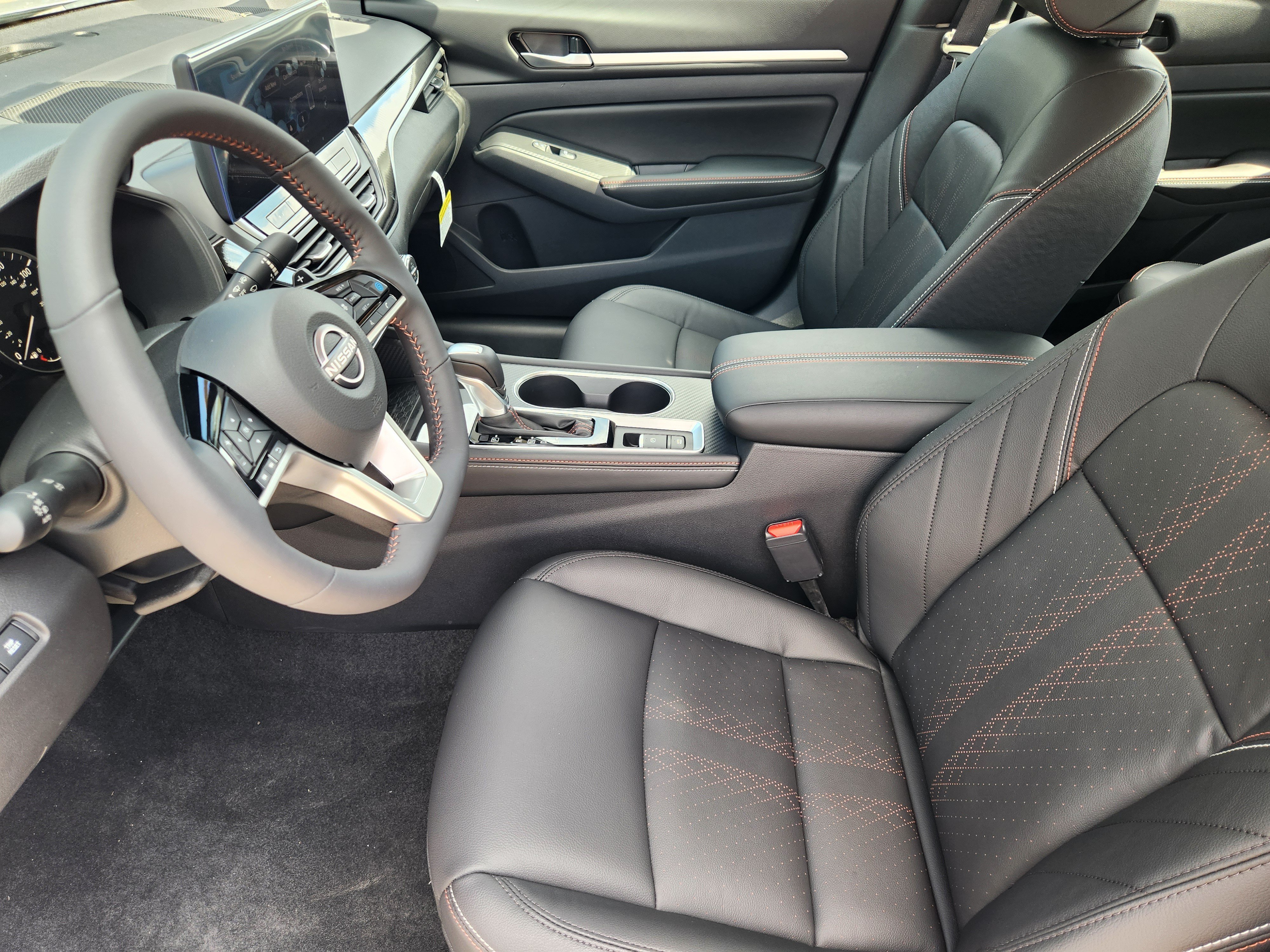 New 2026 Gray Sky Pearl / Super Black Two-tone Nissan SR image 13