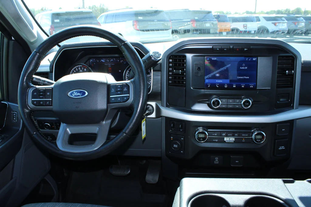 Used 2021 Oxford White Ford XLT image 23