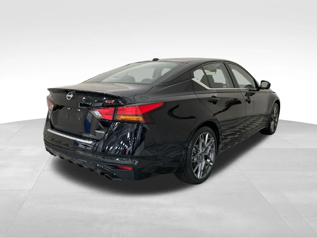 Used 2023 Black Nissan 2.0 SR image 5