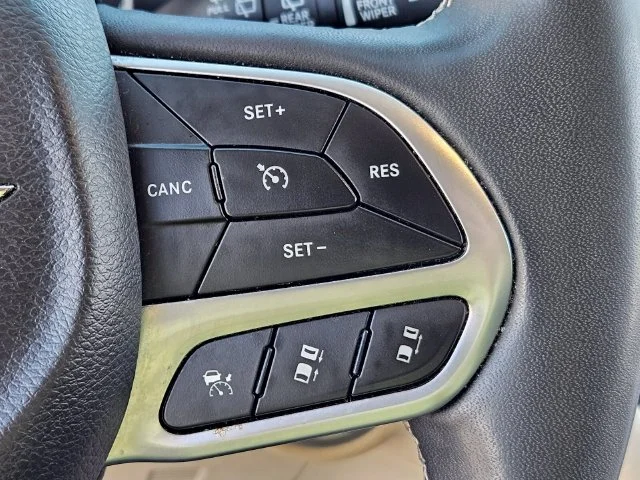 Used 2024 Silver Chrysler Touring L image 27