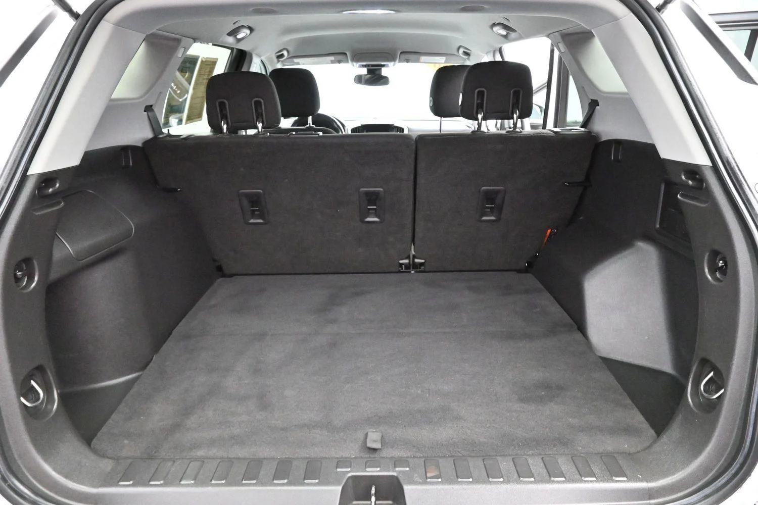 Used 2020 Summit White GMC SLE image 9