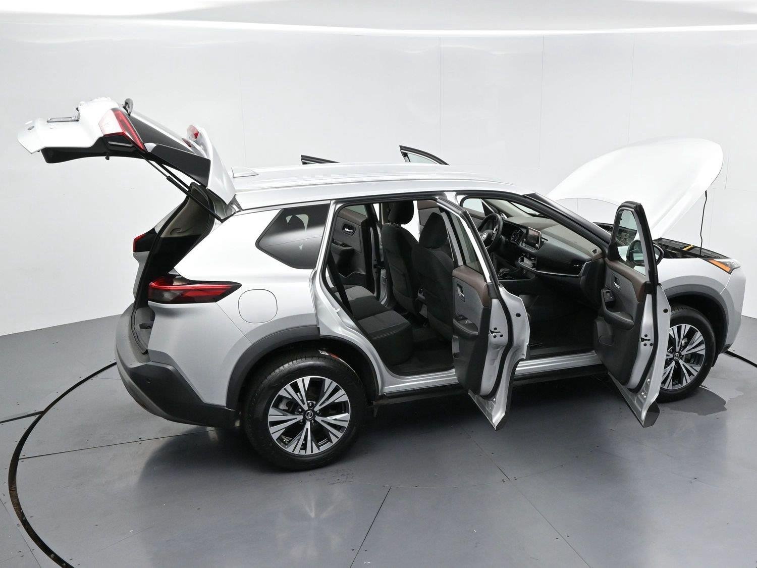 Used 2021 Brilliant Silver Metallic Nissan SV image 38