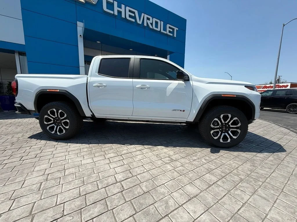 New 2026 Summit White GMC AT4 image 8