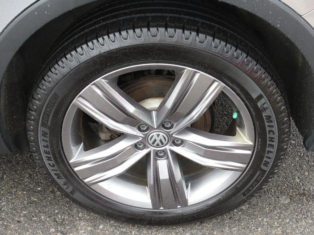 Used 2020 Silver Metallic Volkswagen 2.0T SEL image 13