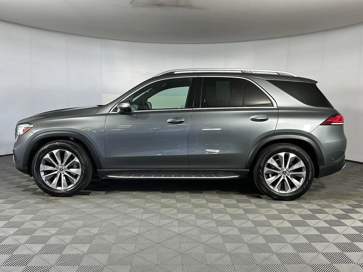 Used 2022 Selenite Grey Metallic Mercedes-Benz GLE 350 image 4