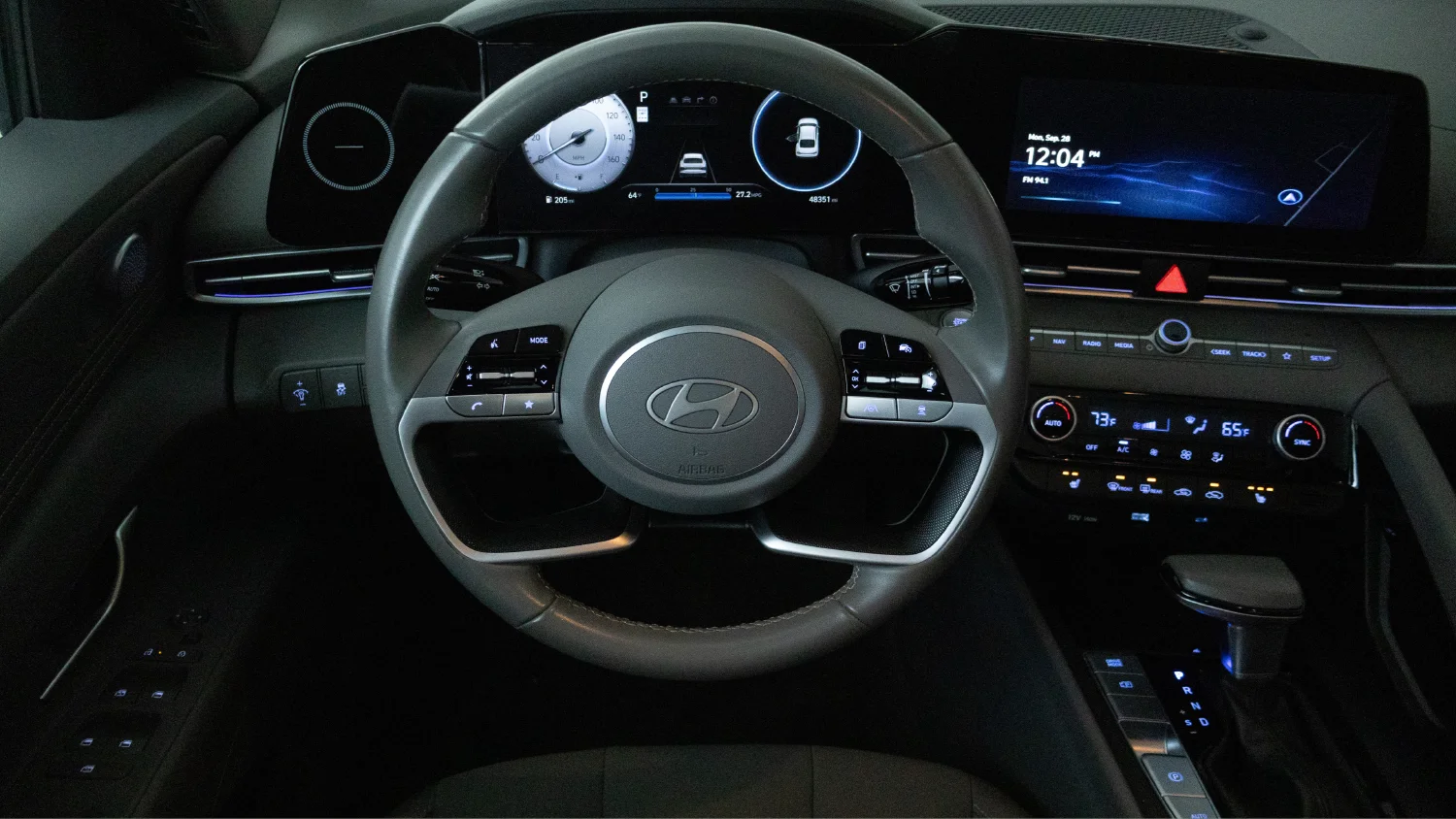 Used 2025 White Hyundai SEL Convenience image 11