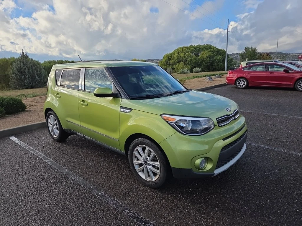 Used 2019 Green Kia Plus image 2