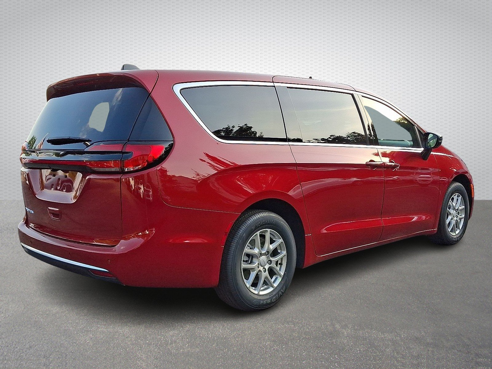New 2027 Red Hot Pearl-Coat Exterior Paint Chrysler Select AWD image 4