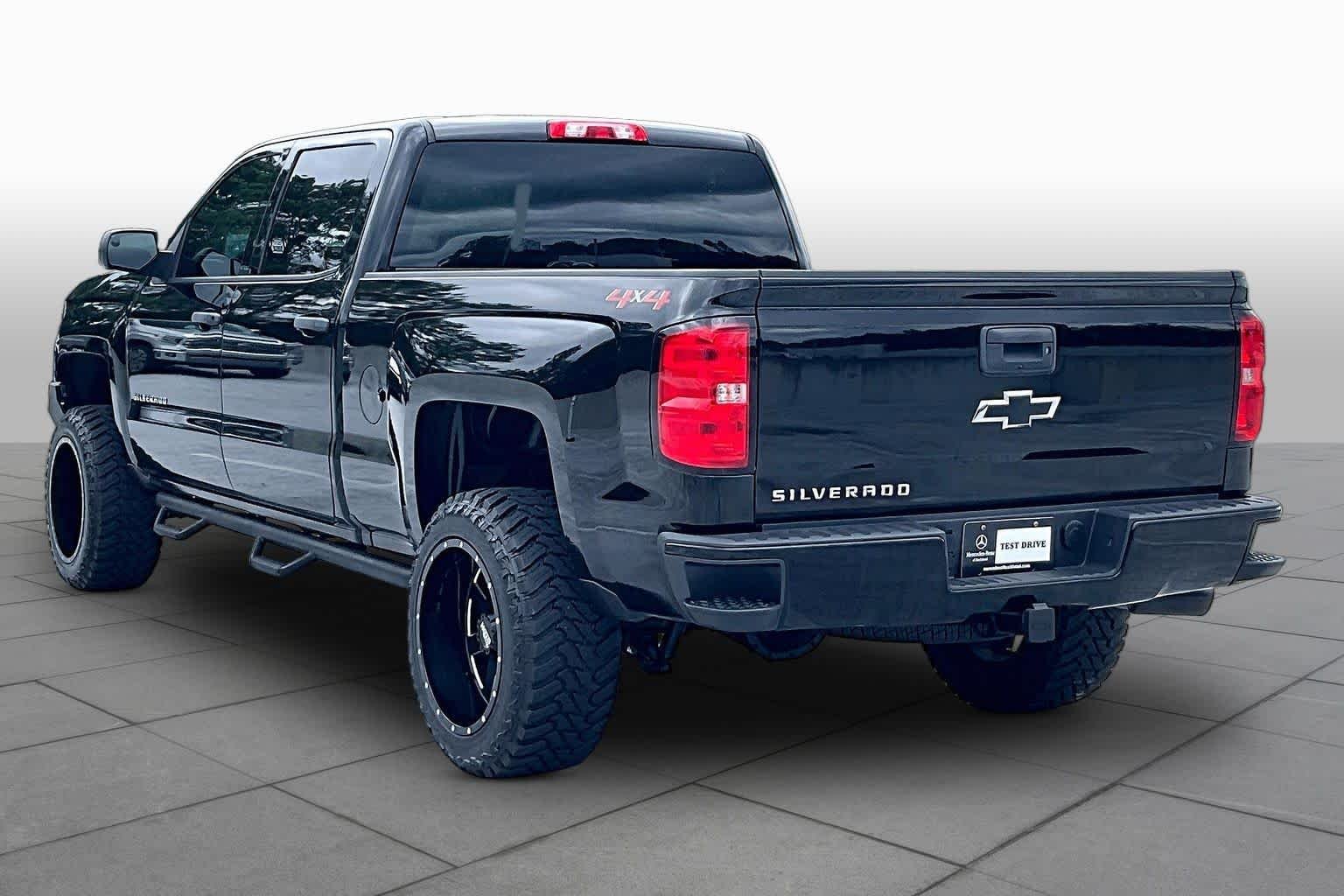 Used 2018 Black Chevrolet Custom image 11