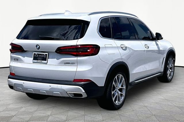 Used 2023 White BMW xDrive40i image 2