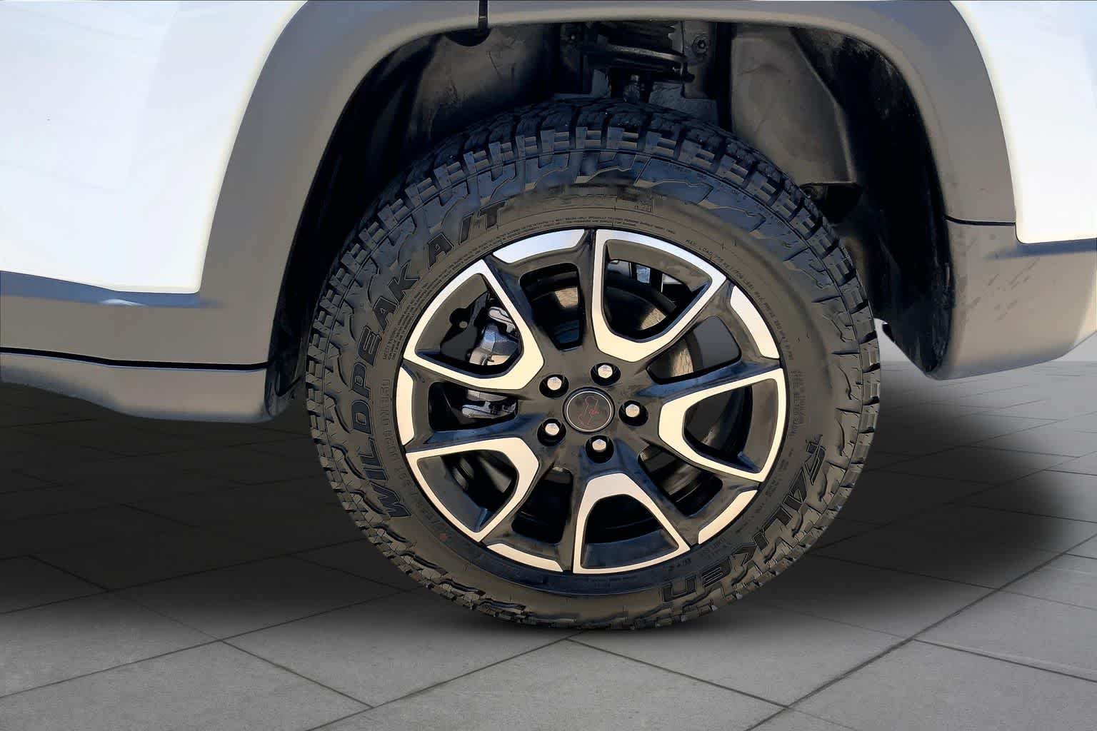 Used 2026 Bright White Clearcoat Jeep Trailhawk image 11