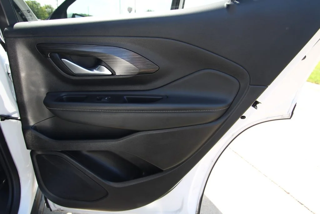 Used 2024 White GMC SLT image 37