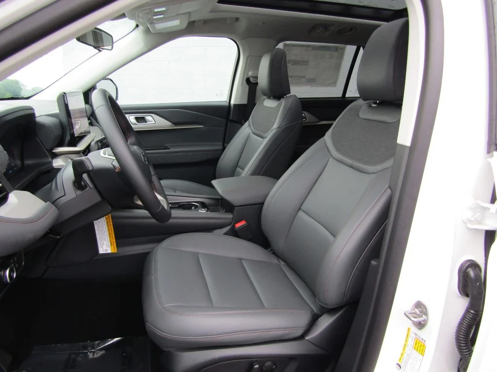 New 2026 Star White Metallic Tri-Coat Ford Active image 3