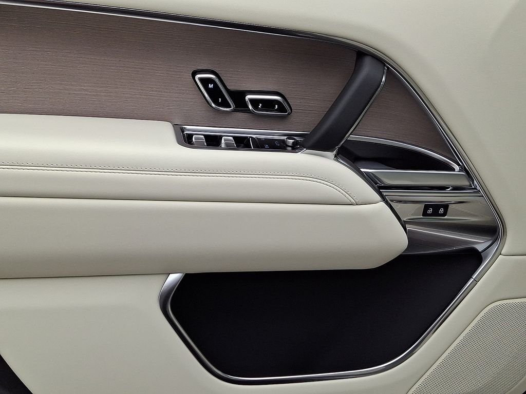 New 2026 Charente Grey Land Rover SE image 10