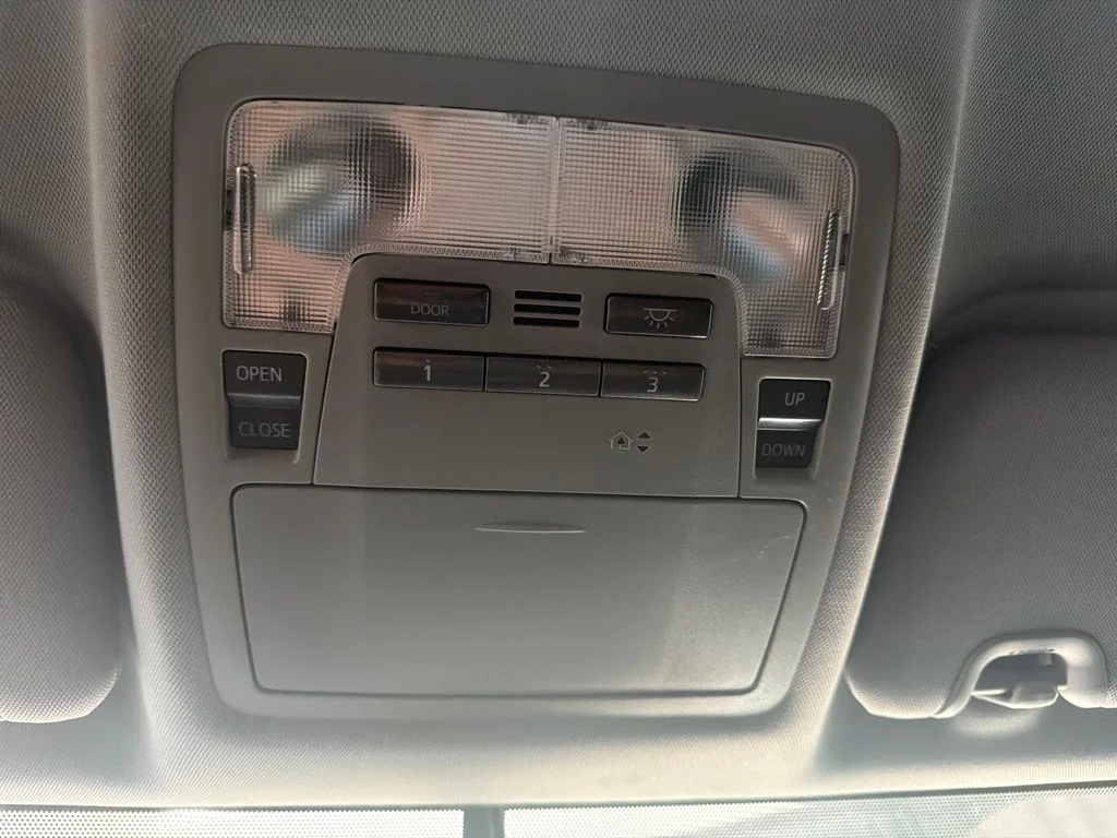 Used 2016 Gray Toyota XLE V6 image 31
